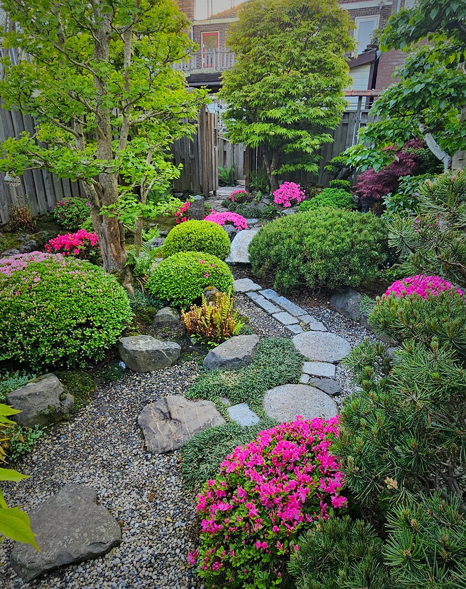 garden path with round and square pavers